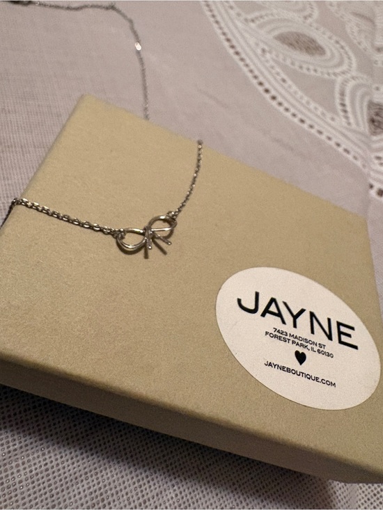 Jayne Jewelry - Dainty Silver Bow Pendant Necklace